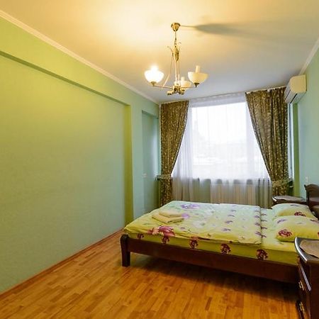 Апартаменти 3-Кімнатні М. Золоті Ворота Kiev Dış mekan fotoğraf